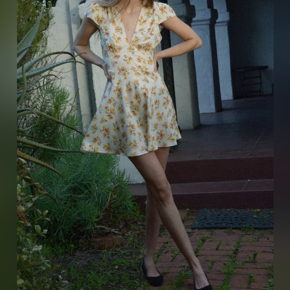 Doen Dresses & Skirts - Doen Yellow Floral Mini Dress